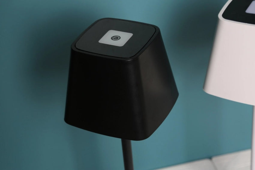 Lampka LED dotykowa biurkowa nocna stołowa biała USB 5W
